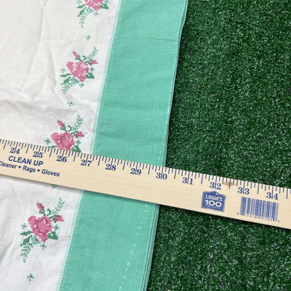 VTG Pink Roses On Off White & Green Pillowcases Lot Of 2 See Pictures‎